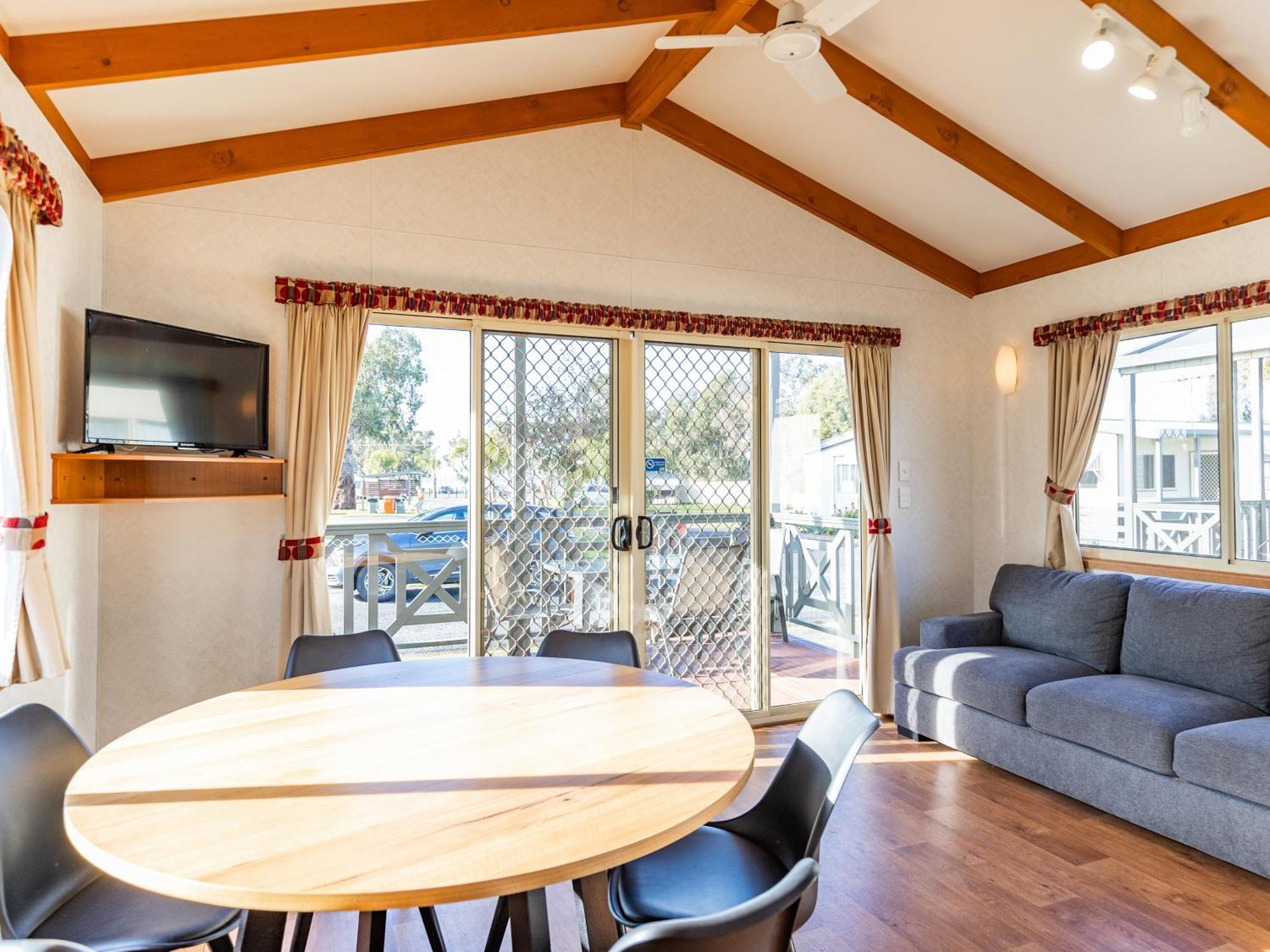 Nrma Yarrawonga Mulwala Holiday Park Room photo