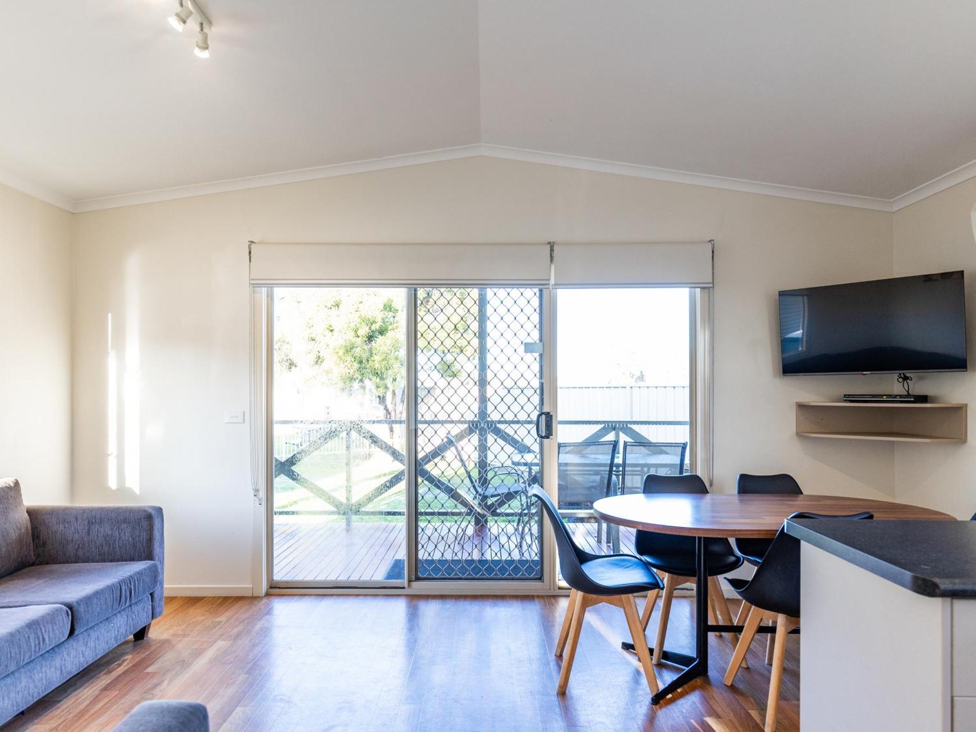 Nrma Yarrawonga Mulwala Holiday Park Room photo